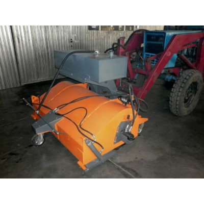 Щітка з переднім бункером та системою поливу Щітка з переднім бункером та системою поливу